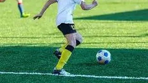 切尔西4-0伯恩利，斯特林帽子戏法助力切尔西全取三分